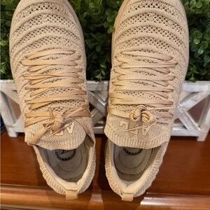 APL Techloom Wave Champagne Sneaker, Size 8.5